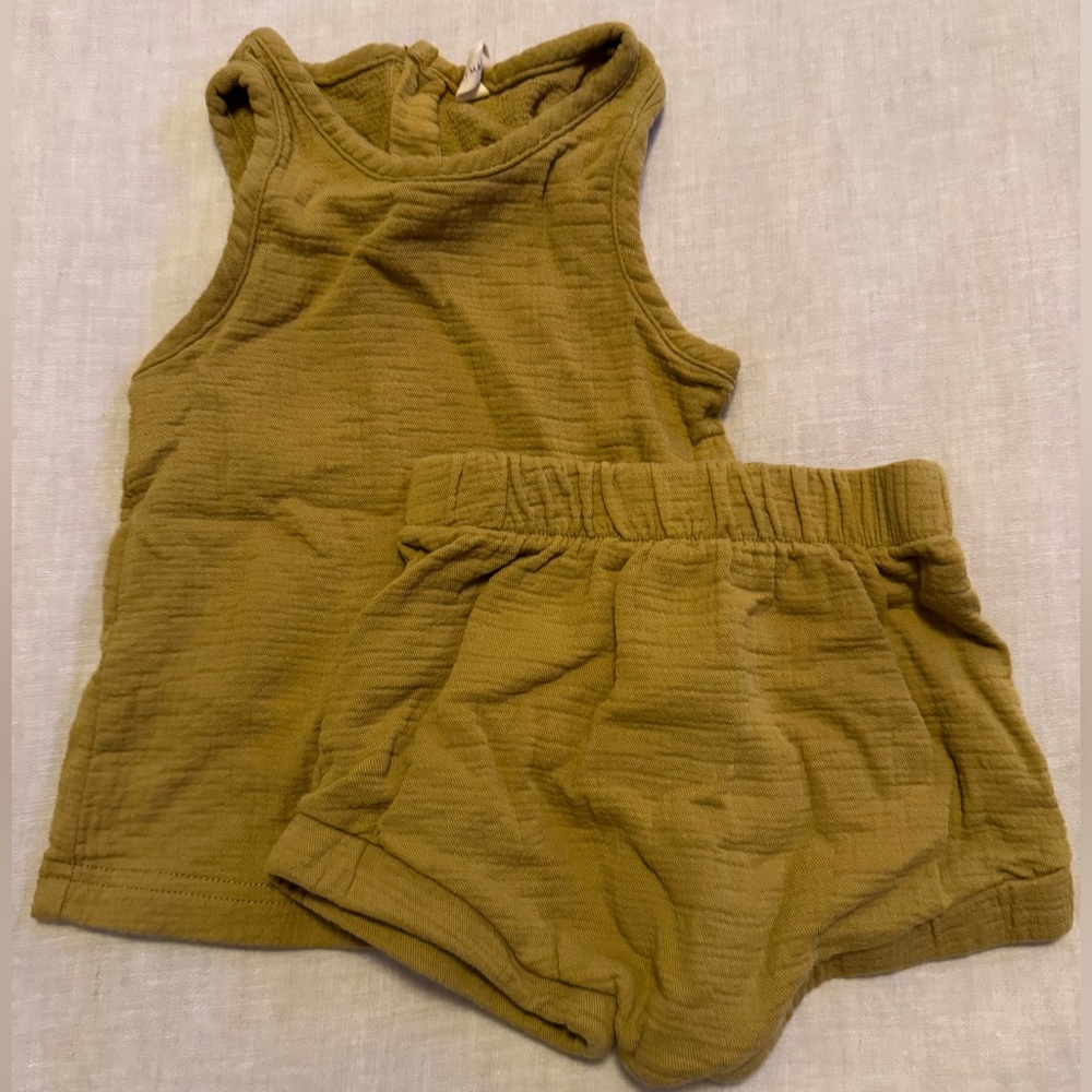 Matching set- Quincy Mae/ 18-24m/ gold-tan/ EUC.